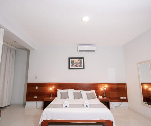 Ένα ή περισσότερα κρεβάτια σε δωμάτιο στο Cumbaza Hotel & Convenciones