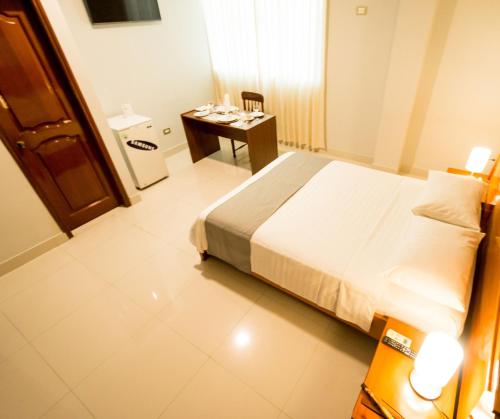 Ένα ή περισσότερα κρεβάτια σε δωμάτιο στο Cumbaza Hotel & Convenciones