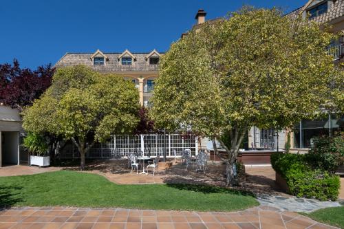 Ein Garten an der Unterkunft RL Ciudad de Úbeda