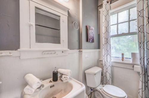 Et badeværelse på Rozelle Roost Downstairs