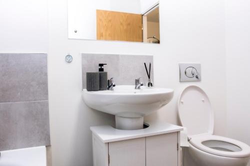 CENTRAL Luxury 2BR Apartment Manchester photo 23
