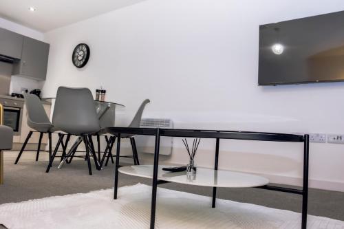 CENTRAL Luxury 2BR Apartment Manchester photo 27