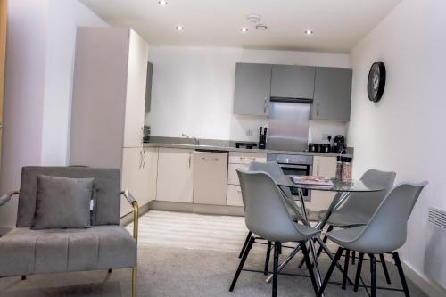 CENTRAL Luxury 2BR Apartment Manchester photo 11