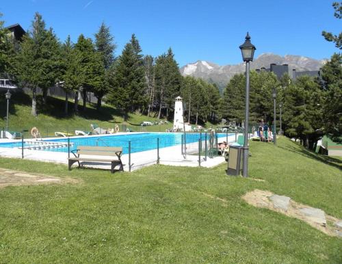 a swimming pool in a park with a light pole at Increíbles vistas en el corazón de Formigal - Esquía sin llaves in Formigal