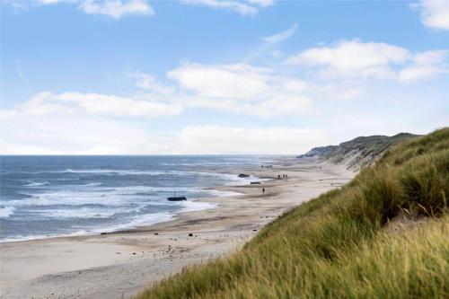 a beach with people on the sand and the ocean at 20398-Ulfborg-Hummelmosevej-7 in Sundhuse