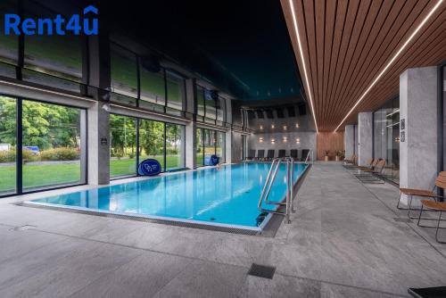 Πισίνα στο ή κοντά στο Blue Lake z basenem i SPA by Rent4You
