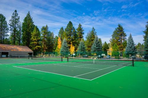 Tennis und/oder Squash in der Unterkunft Big Meadow View oder in der Nähe