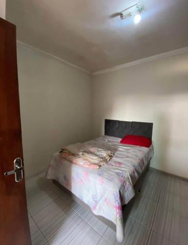 a small bedroom with a bed in the corner at Duplex familiar in Contagem