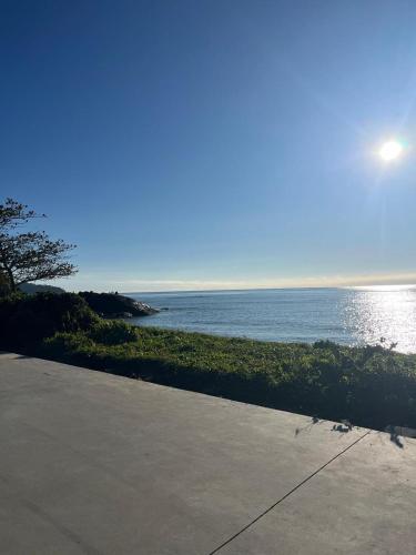 a view of the ocean from a sidewalk near the water at Pousada Luz do Sol in Penha