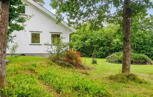 Taman di luar Amazing Home In Sandefjord With Wifi