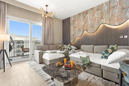 Ein Sitzbereich in der Unterkunft Desert Key - Perfectly Located Yas Island Premier Apts
