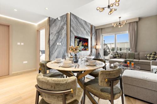 Ein Sitzbereich in der Unterkunft Desert Key - Perfectly Located Yas Island Premier Apts
