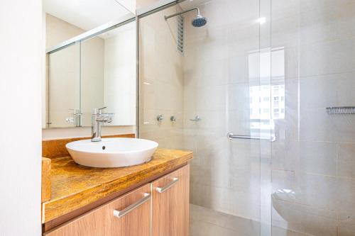 a bathroom with a sink and a glass shower at |Ahead| Lindo 2BR @Castillogrande cerca a la playa in Cartagena de Indias