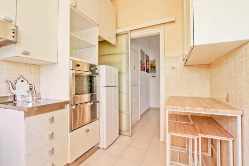 White Boutique Apartment