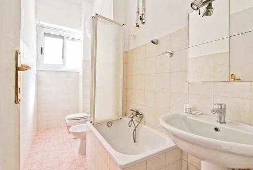 White Boutique Apartment