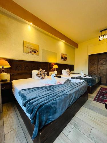 Postel nebo postele na pokoji v ubytování New Location Hotel