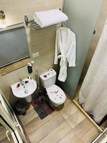 Koupelna v ubytování New Location Hotel