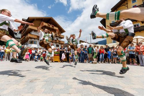 Gäste, die in der Unterkunft Seefeld ALPIN - Gemütliches TIROLER STUBE Studio Apartment übernachten