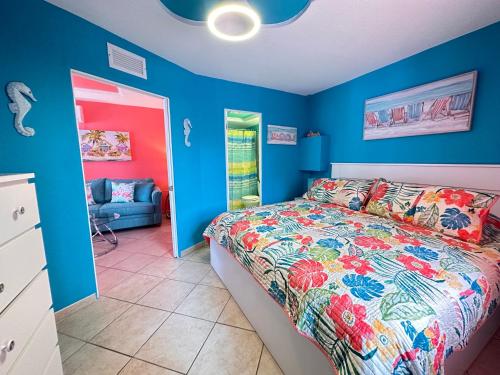 Ένα ή περισσότερα κρεβάτια σε δωμάτιο στο atlantic terrace pompano beach