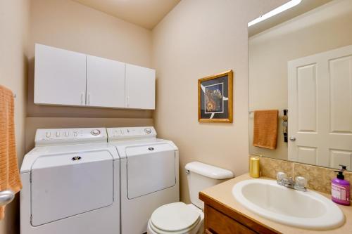 Un baño con una lavadora blanca y un lavabo. en Idyllic Fort Collins Home about 5 Mi to Old Town!, en Fort Collins