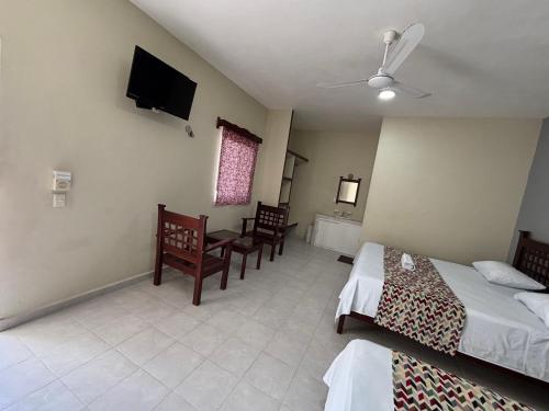 Una cama o camas en una habitación de HOTEL VILLA CALAKMUL
