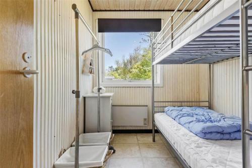 a bunk bed in a room with a window at SL203-Slagelse-Strandvaenget-46 in Slagelse