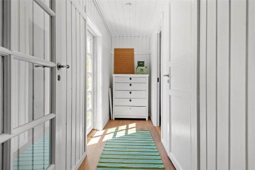 a hallway with a dresser and a rug at N313-Karrebaeksminde-Cypresvaenget-225 in Enø By