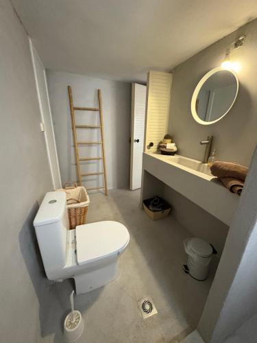 Bilik mandi di 6 pax Glyfada 2floor apartment