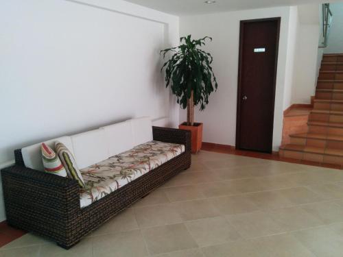 a living room with a couch and a potted plant at Apto 501 E Alto del Fonce in San Gil