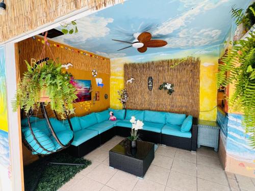 a living room with a blue couch in a room at Hogar in Port Richey