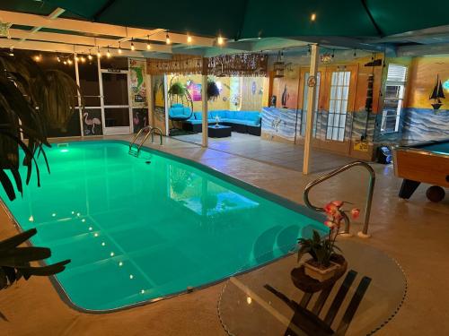 a large swimming pool in a large room with a pool at Hogar in Port Richey