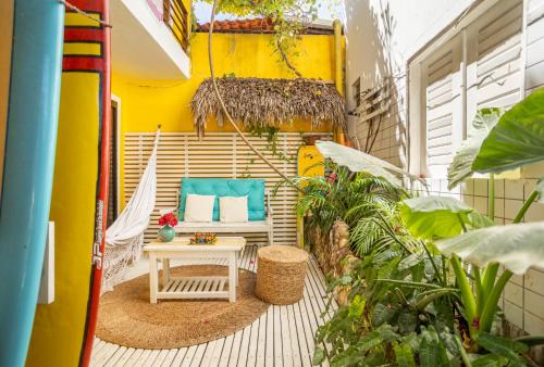 a small balcony with a hammock and a table at Pousada Duna Beach in Jericoacoara