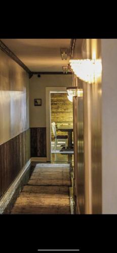 Katil atau katil-katil dalam bilik di Boone Trace Inn Room 6