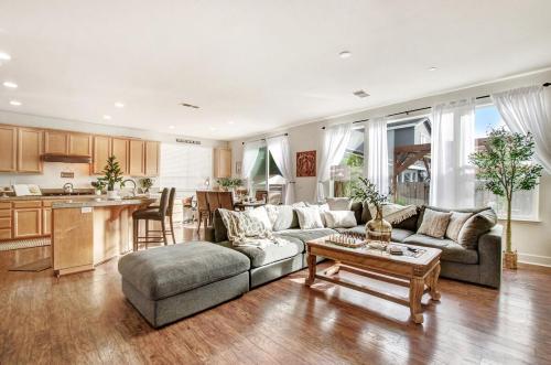 a living room with a couch and a table at Healdsburg Winemaker's Home in Windsor