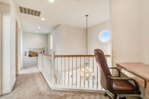 a office with a desk and a chair in a room at Healdsburg Winemaker's Home in Windsor
