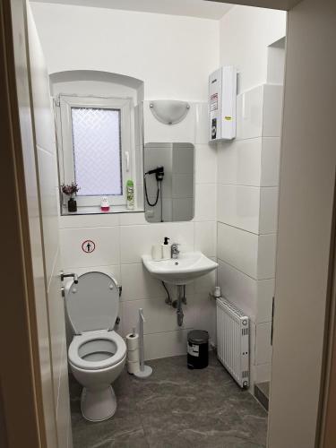 Bilik mandi di CityStay Bergisch Gladbach Apartments & Rooms