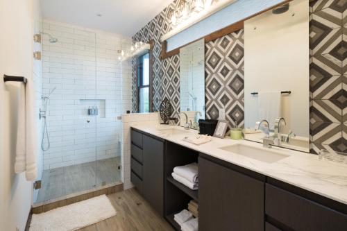 Un baño de Casa Symbiotica - Exclusive Villa with Gym, Infinity Pool & Housekeeping