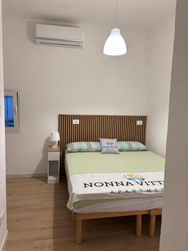 Postel nebo postele na pokoji v ubytování Nonna Vittoria Apartments