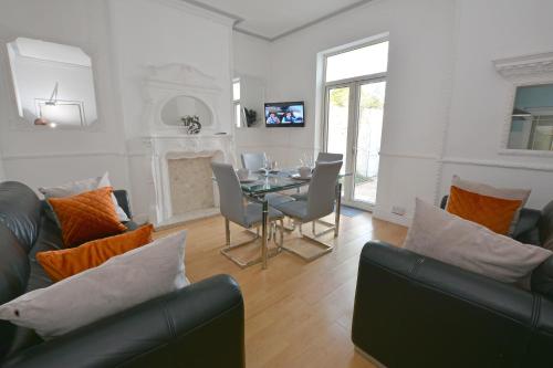 a living room with a table and a dining room at Contractor Lodge- 6 Bedrooms-Sleeps 10-Free Parking- Weekly Stays in Hull