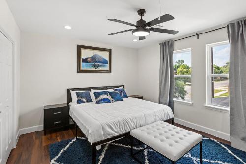 a bedroom with a bed and a ceiling fan at Gated 5BR Duplex Med Center Downtown NRG in Houston