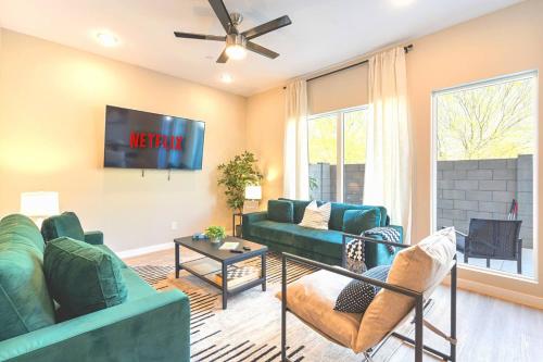 Gallery image of 2 Large Vacation Suites Pool - Patio - Games in Surprise