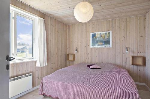 Postel nebo postele na pokoji v ubytování 60880-Ulfborg-Fjand-Strand-6