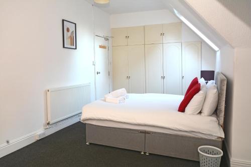 a bedroom with a large bed with white cabinets at Contractor Lodge- 6 Bedrooms-Sleeps 10-Free Parking- Weekly Stays in Hull