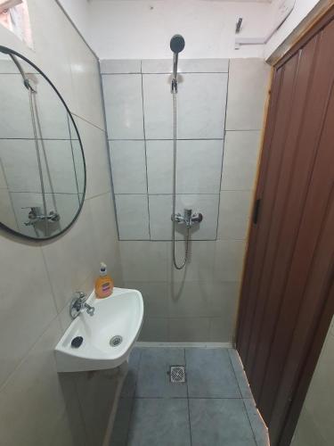 Bilik mandi di Monoambiente en San Nicolas de los Arroyos
