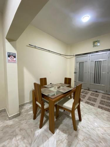 a dining room with a wooden table and chairs at Apartamento Central Envigado in Envigado