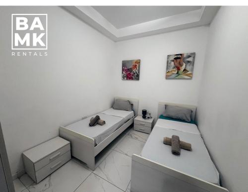 Posezení v ubytování Sliema Modern 2 Bedroom Apartment 1 Minute from the Promenade