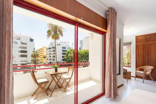 SunnyQuarters WalktoBeach 2BR AC