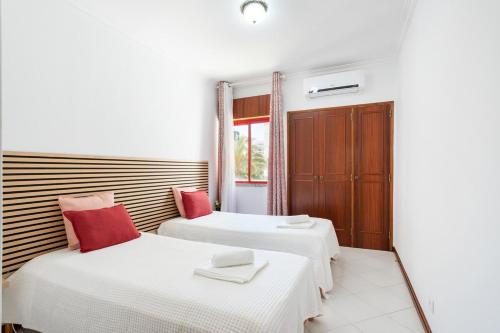 SunnyQuarters WalktoBeach 2BR AC