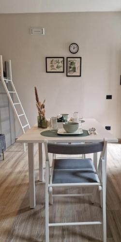 a dining room table with a white table and chairs at CB Apartments in Bonito
