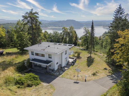 an aerial view of a white house with a view of a lake at Vilas & Wellness Resort Orlík in KozÃ¡rovice